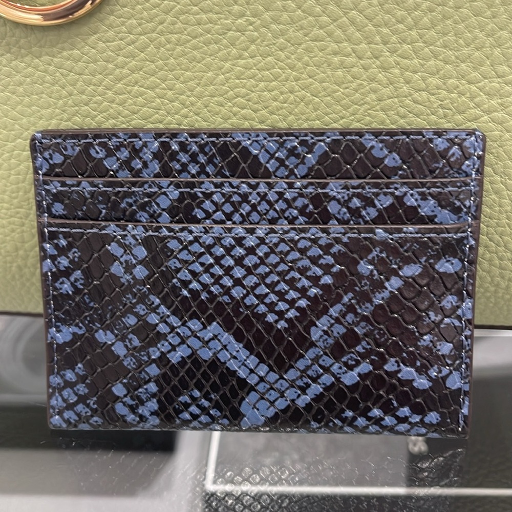 MICHAEL KORS
Reed Large Snakeskin Python Pattern Card Holder Case
Denim
NWT - Picture 11 of 16